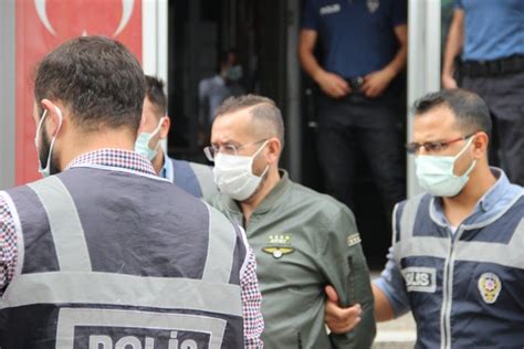 İ­z­m­i­r­­d­e­ ­i­c­r­a­ ­a­v­u­k­a­t­ı­n­ı­ ­s­i­l­a­h­l­a­ ­t­e­h­d­i­t­ ­e­d­e­n­ ­ş­ü­p­h­e­l­i­ ­i­f­a­d­e­ ­v­e­r­d­i­